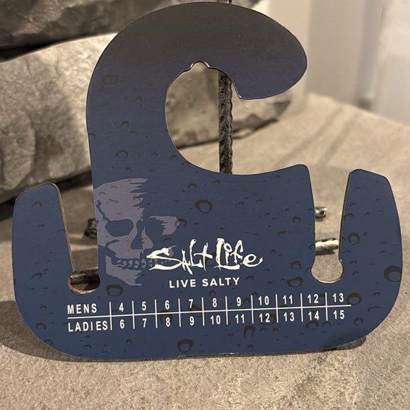 Salt Life Leather Upper,Rubber Outsole, textured insole,thong flip flops/sandals - Picture 10 of 11